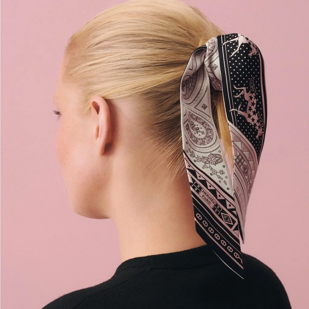 NWT Hermes Cheval de Coeur Bandana Twilly Elegant Paisley Silk Scarf - Picture 3 of 6